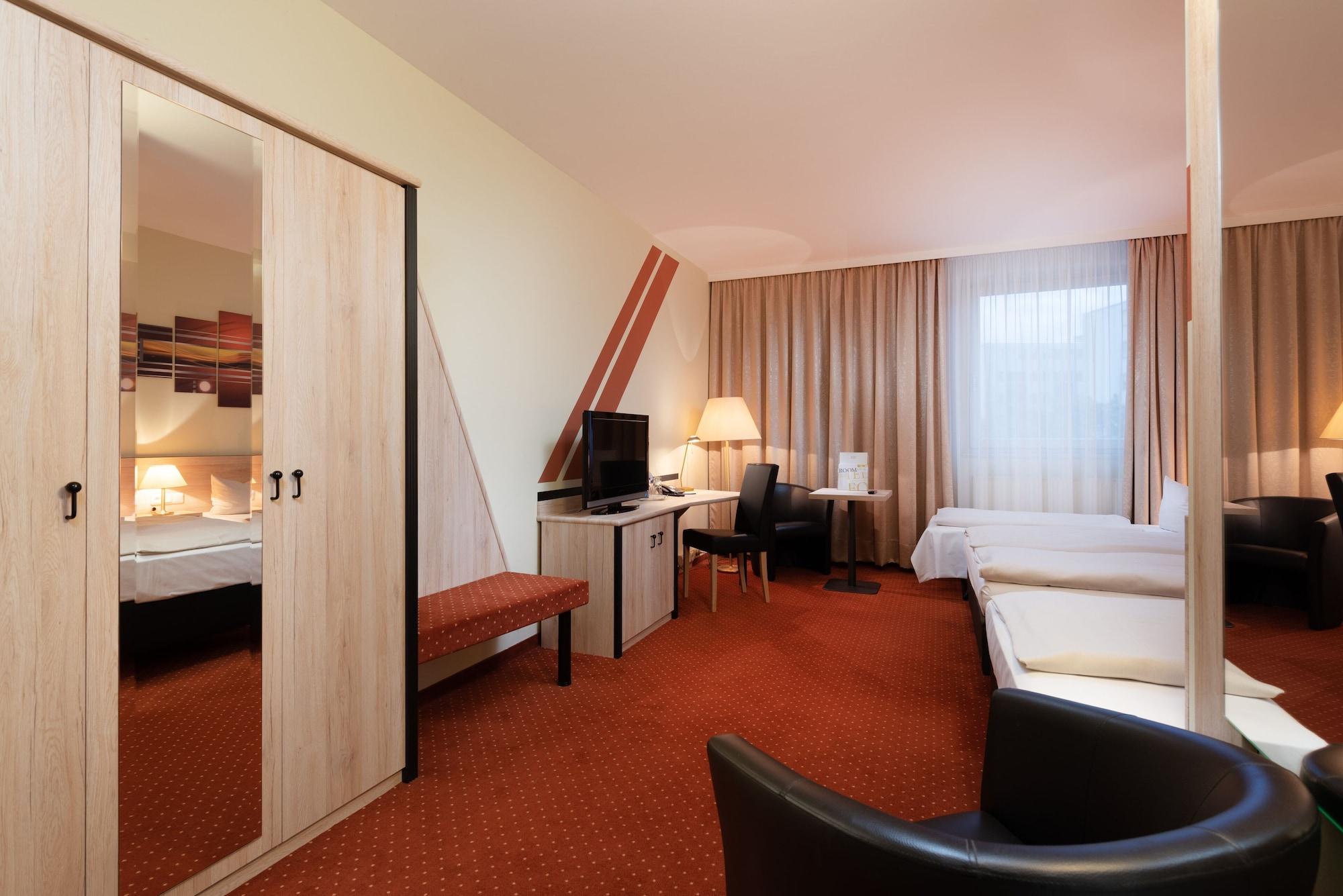 Novina Südwestpark 4*