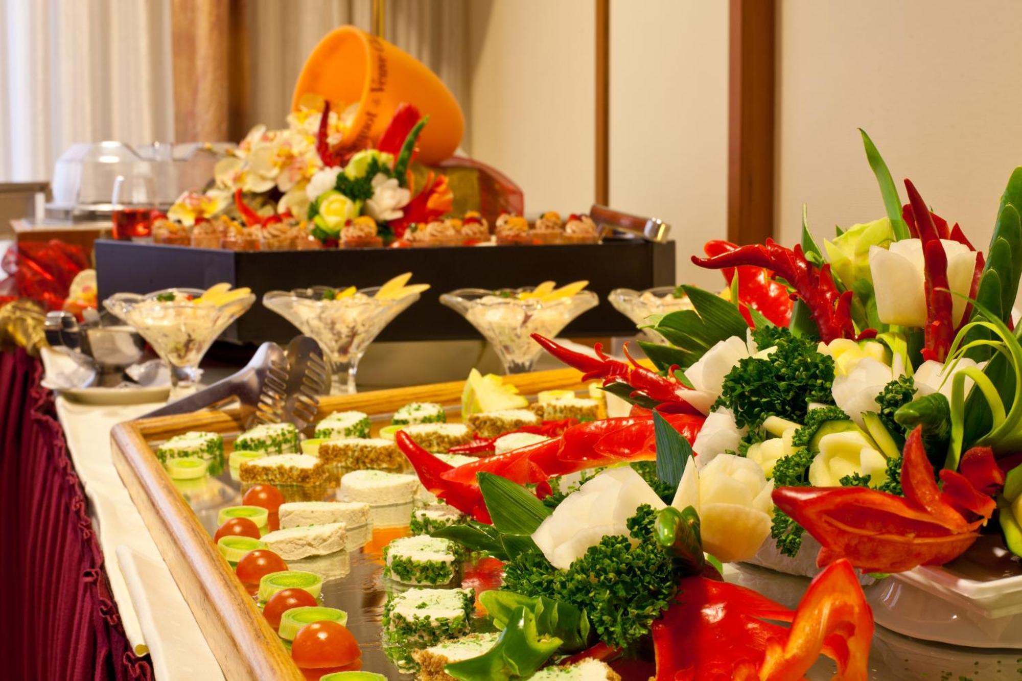 Hotel Novina Südwestpark 4*