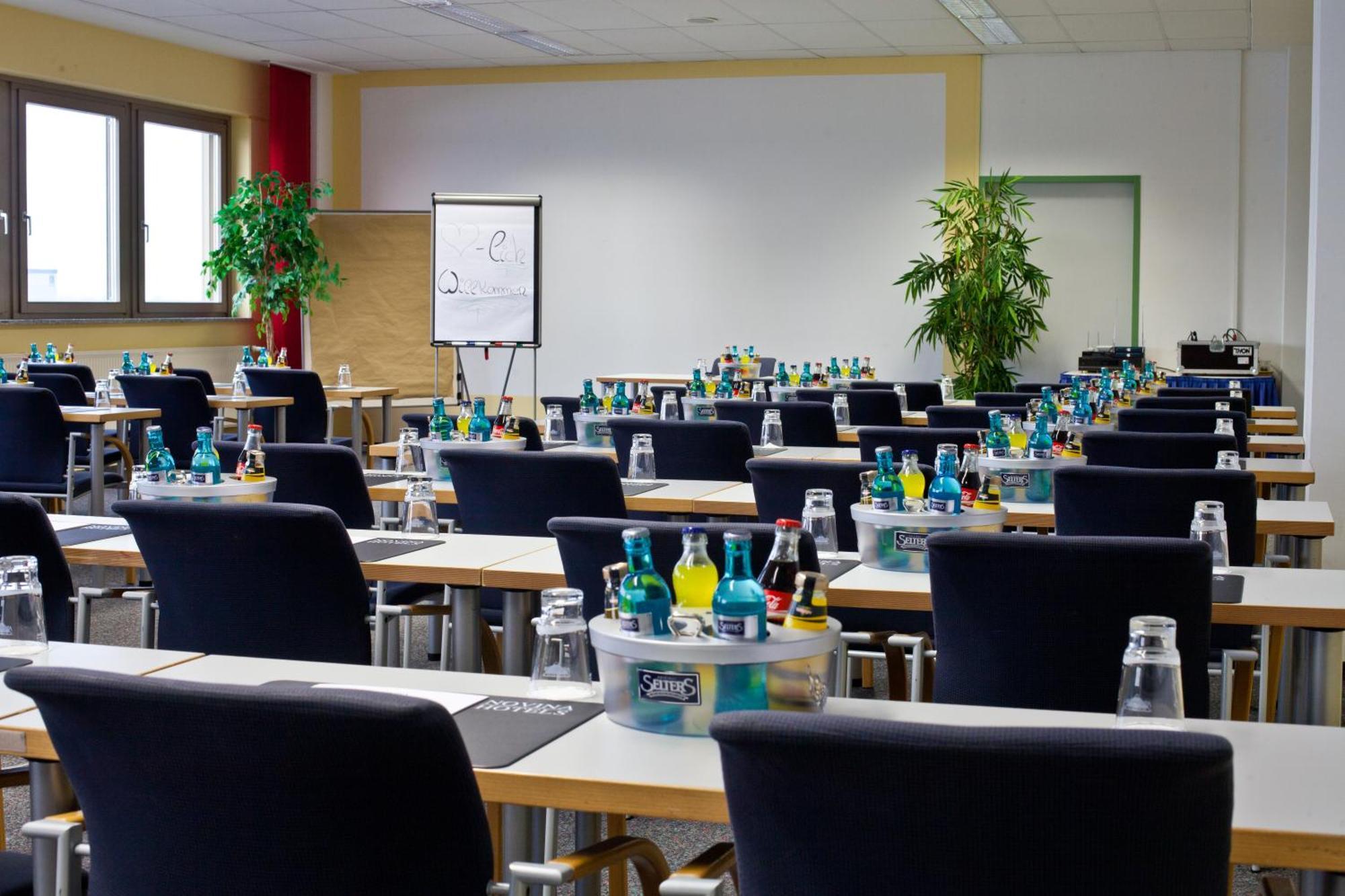 Hotel Novina Südwestpark 4*