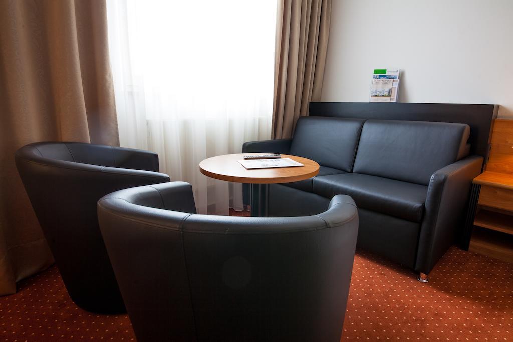 Hotel Novina Südwestpark 4*