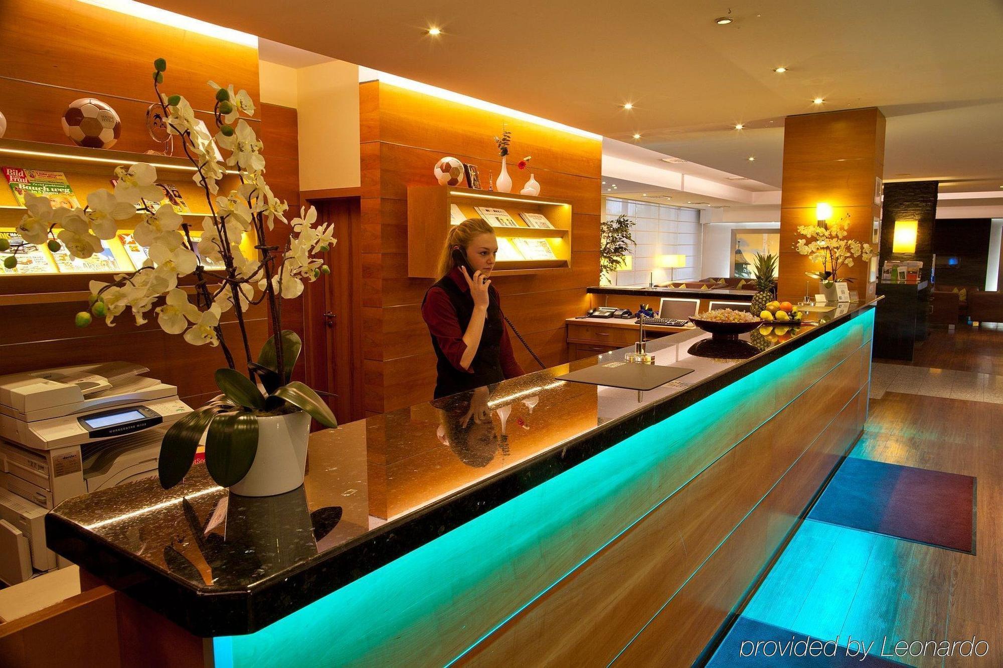 Novina Südwestpark Hotel 4*