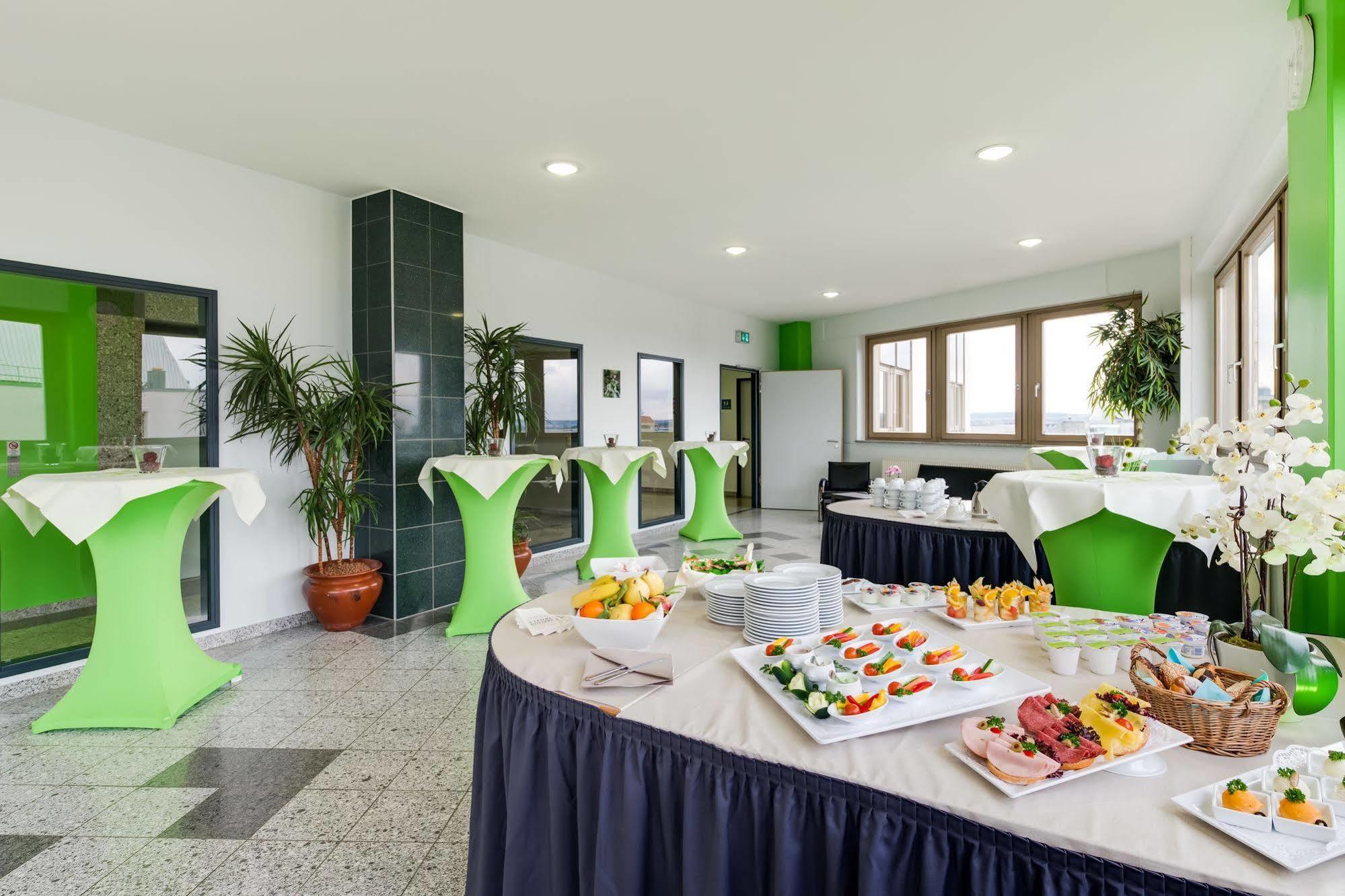 Novina Südwestpark Hotel