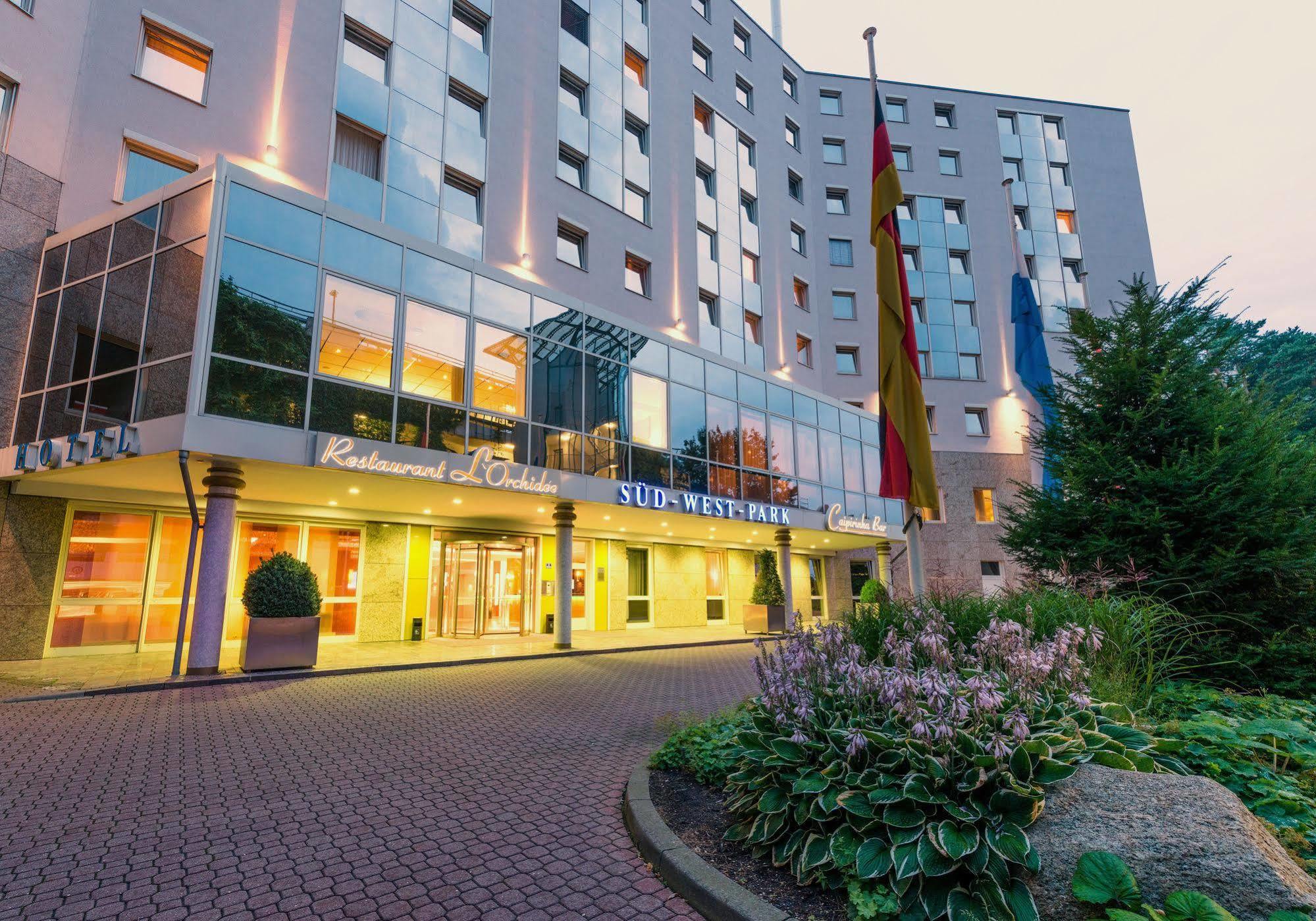 Hotel Novina Südwestpark 4*