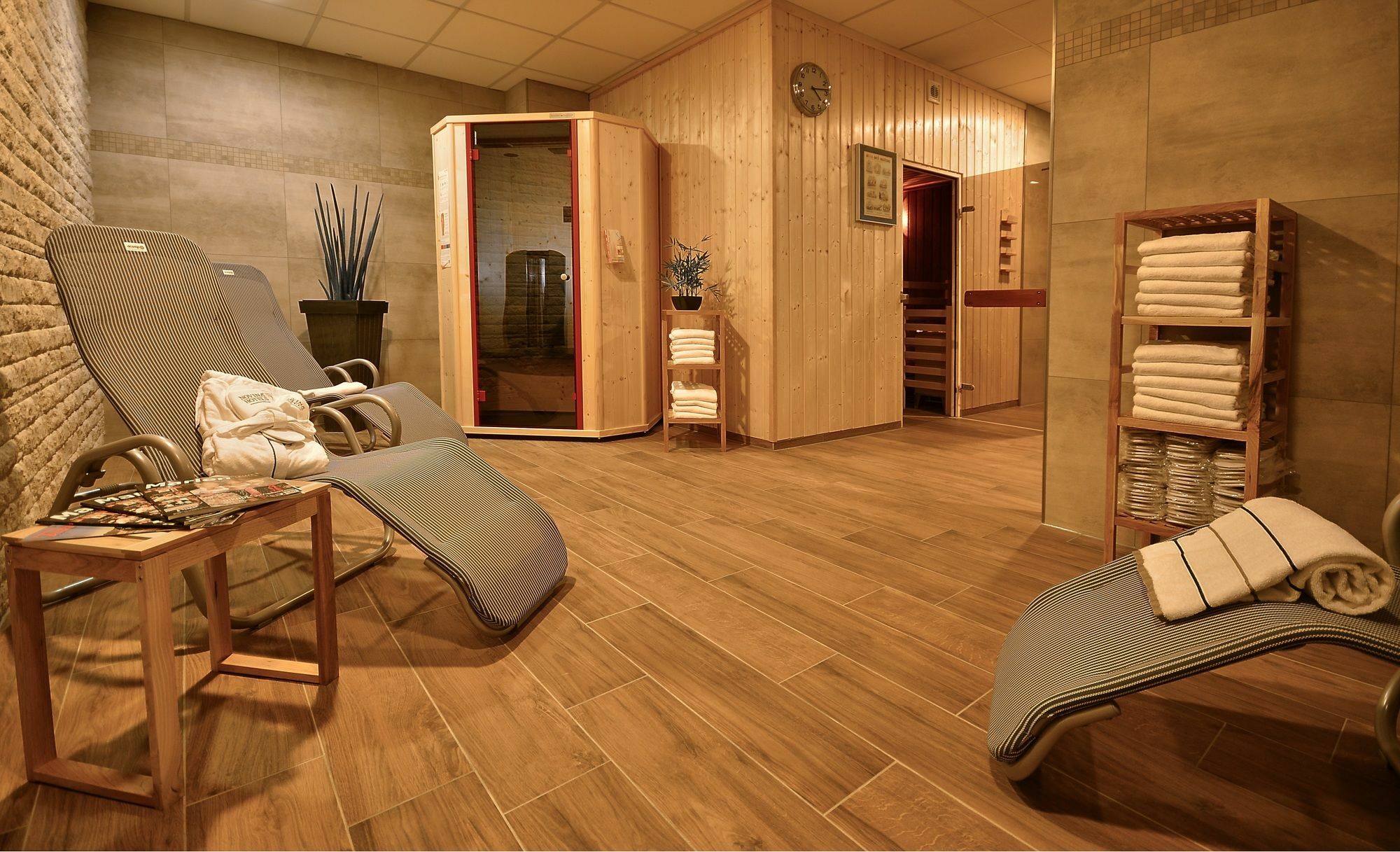 Novina Südwestpark Hotel 4*
