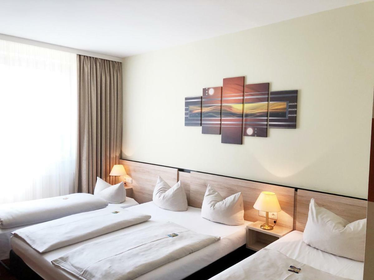 Hotel Novina Südwestpark 4*